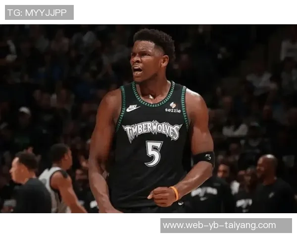 爱德华兹表现出色17投6中贡献20分6篮板6助攻3抢断1盖帽助球队夺胜